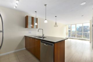 Photo 3: 705 1155 SEYMOUR Street in Vancouver: Downtown VW Condo for sale in "BRAVA NORTH" (Vancouver West)  : MLS®# R2453073