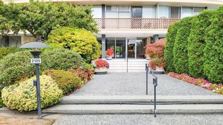 Photo 3: 604 2135 ARGYLE Avenue in West Vancouver: Dundarave Condo for sale : MLS®# R2822450
