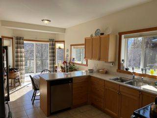 Photo 5: 735 5TH AVE in Castlegar: House for sale : MLS®# 2475795