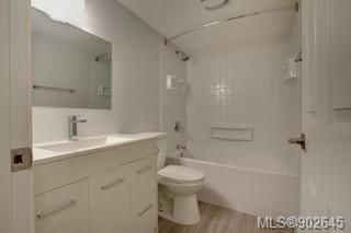 Photo 5: 112 4728 Uplands Dr in Nanaimo: Na Uplands Condo for sale : MLS®# 902645