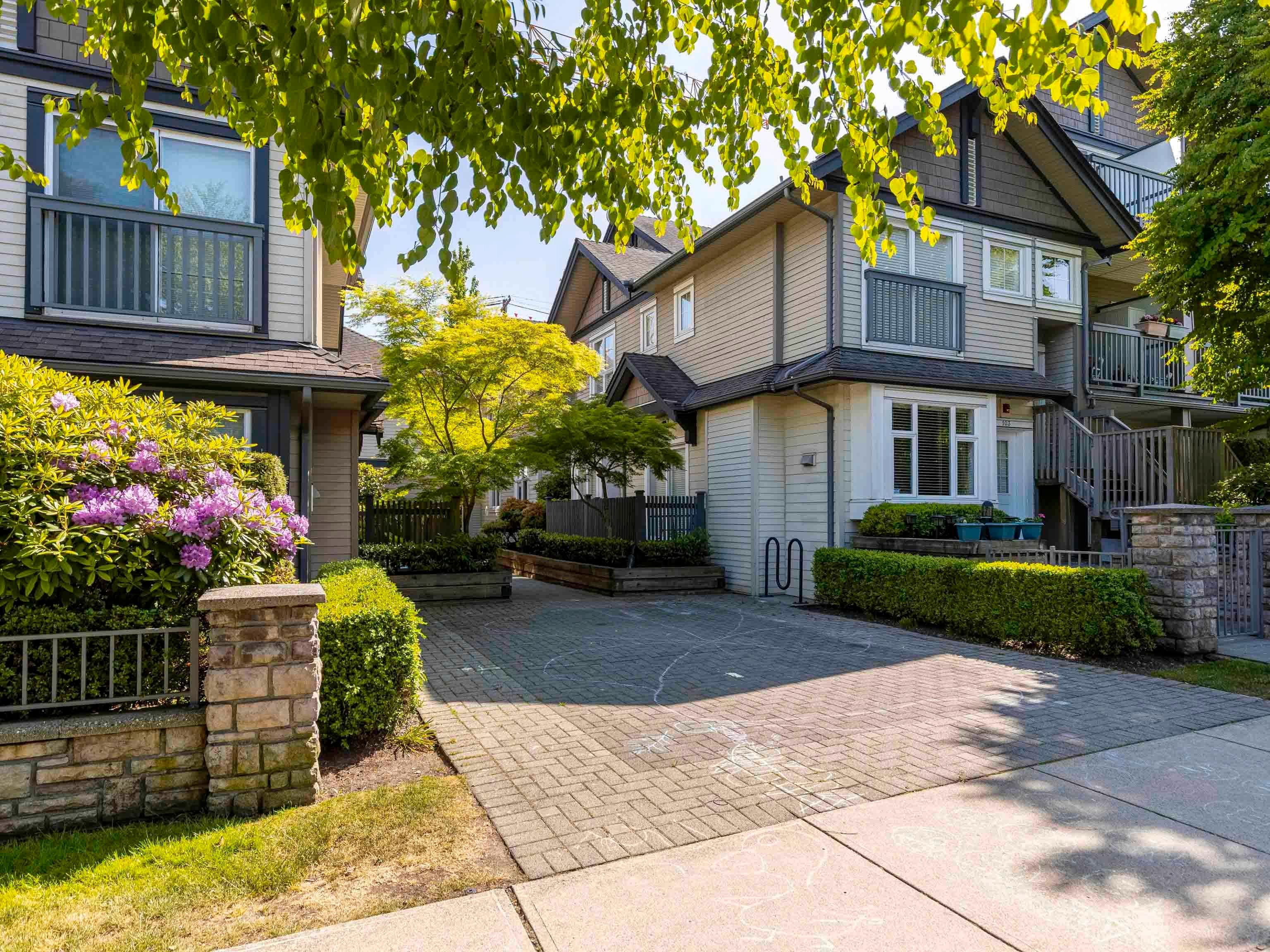 Main Photo: 109 4438 ALBERT Street in Burnaby: Vancouver Heights Townhouse for sale in "Monticello" (Burnaby North)  : MLS®# R2796989