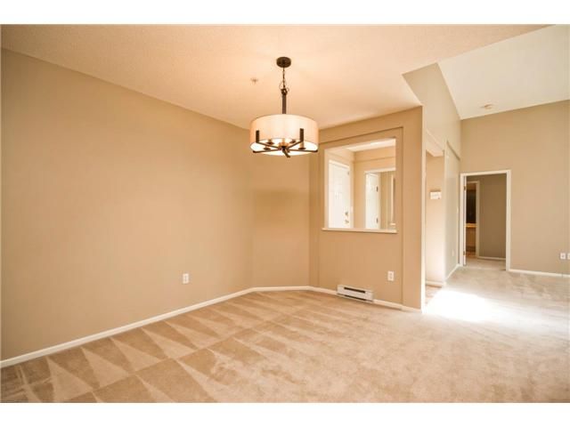 Photo 3: Photos: 403 3670 BANFF Court in North Vancouver: Northlands Condo for sale in "PARKGATE MANOR" : MLS®# V1065587