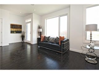Photo 2: 35 Moncton Road NE in CALGARY: Winston Heights_Mountview Residential Attached for sale (Calgary)  : MLS®# C3590289