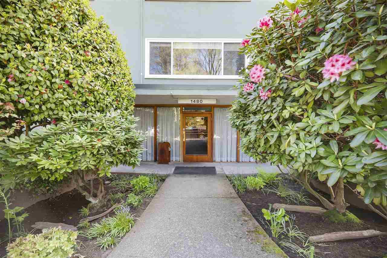 Main Photo: 24 1480 ARBUTUS Street in Vancouver: Kitsilano Condo for sale in "SEAVIEW MANOR" (Vancouver West)  : MLS®# R2161002