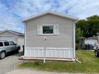 Photo 1: 39 Sandale Drive in Winnipeg: South Glen Residential for sale (2F)  : MLS®# 202115664