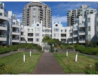 Photo 2: 312 1150 QUAYSIDE Drive in New_Westminster: Quay Condo for sale in "Westport" (New Westminster)  : MLS®# V667028