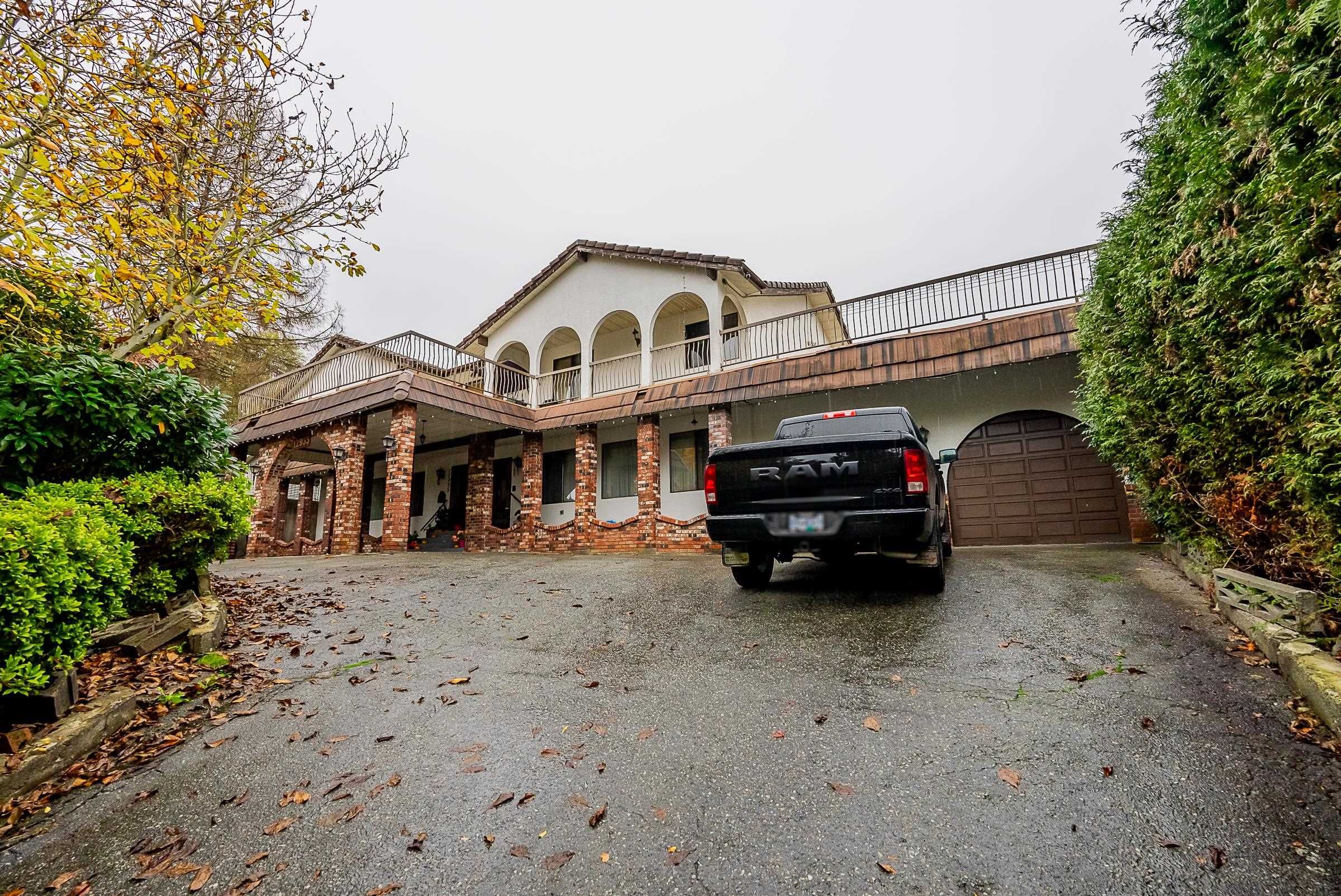 Main Photo: 12935 SOUTHRIDGE Drive in Surrey: Panorama Ridge House for sale : MLS®# R2841073