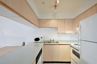 Photo 2: 208 2133 DUNDAS Street in Vancouver: Hastings Condo for sale in "HARBOUR GATE" (Vancouver East)  : MLS®# R2227783