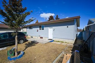 Photo 3: 747 PINECLIFF ROAD NE in Calgary: Pineridge Detached for sale : MLS®# A2038236