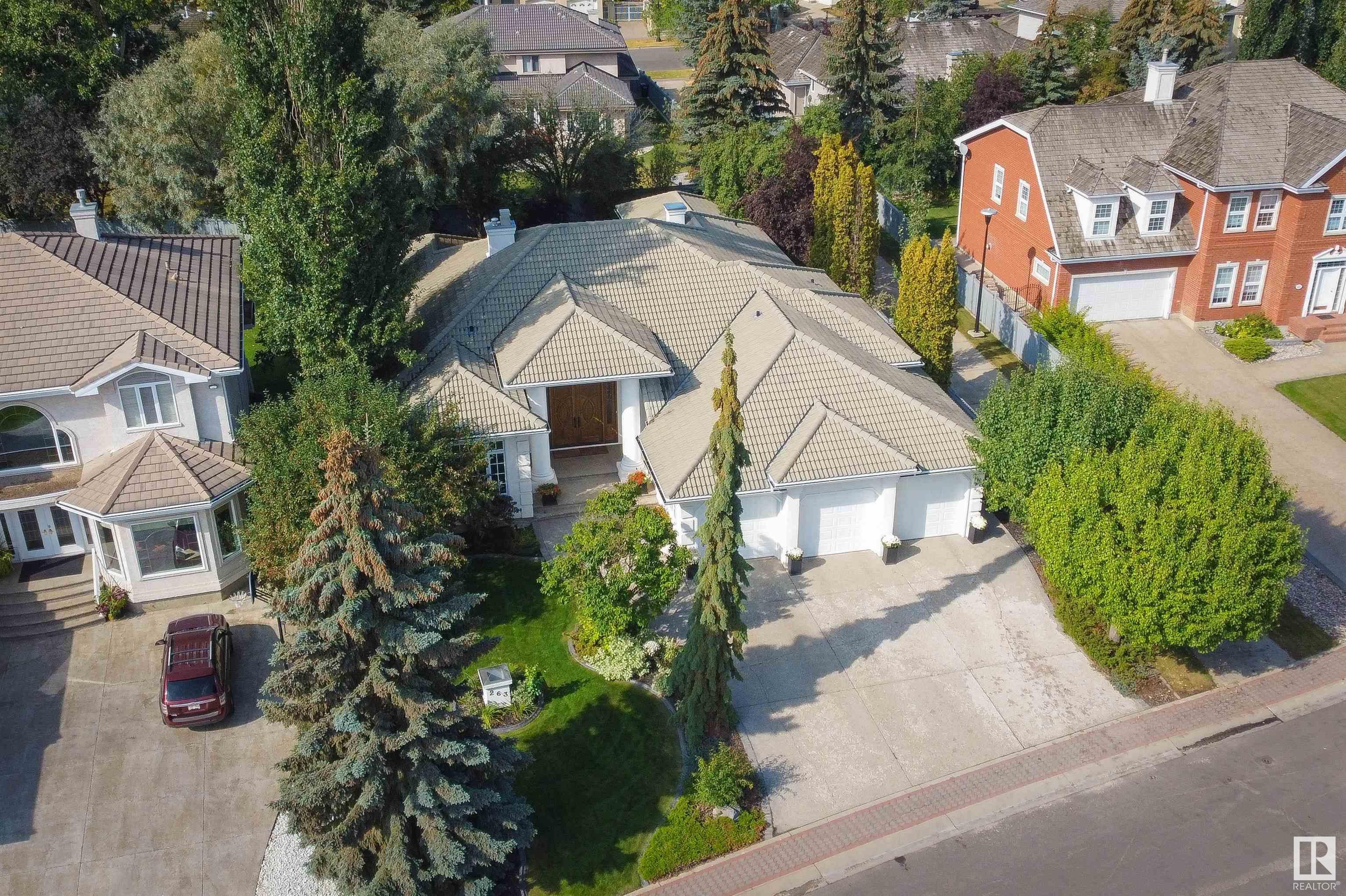 Main Photo: 263 WILSON Lane in Edmonton: Zone 22 House for sale : MLS®# E4329860