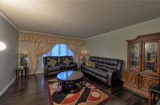 Photo 2: 67 CEDARDALE Crescent SW in Calgary: Cedarbrae House for sale : MLS®# C4190316