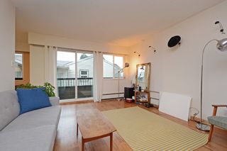 Photo 2: 309 1540 E 4TH Avenue in Vancouver: Grandview VE Condo for sale in "THE WOODLAND" (Vancouver East)  : MLS®# R2338019