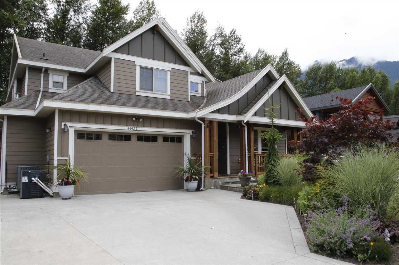 Main Photo: 41437 DRYDEN Road in Squamish: Brackendale House for sale : MLS®# R2088183