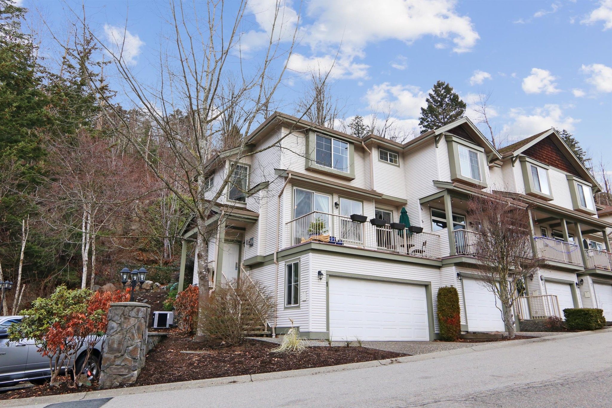 Main Photo: 1 35287 OLD YALE Road in Abbotsford: Abbotsford East Townhouse for sale in "The Falls" : MLS®# R2744637