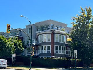 Photo 1: 209 2288 W 12TH Avenue in Vancouver: Kitsilano Condo for sale in "Connaught Point" (Vancouver West)  : MLS®# R2832376