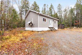 Photo 4: 66 Shore Road in Walden: 405-Lunenburg County Residential for sale (South Shore)  : MLS®# 202324835