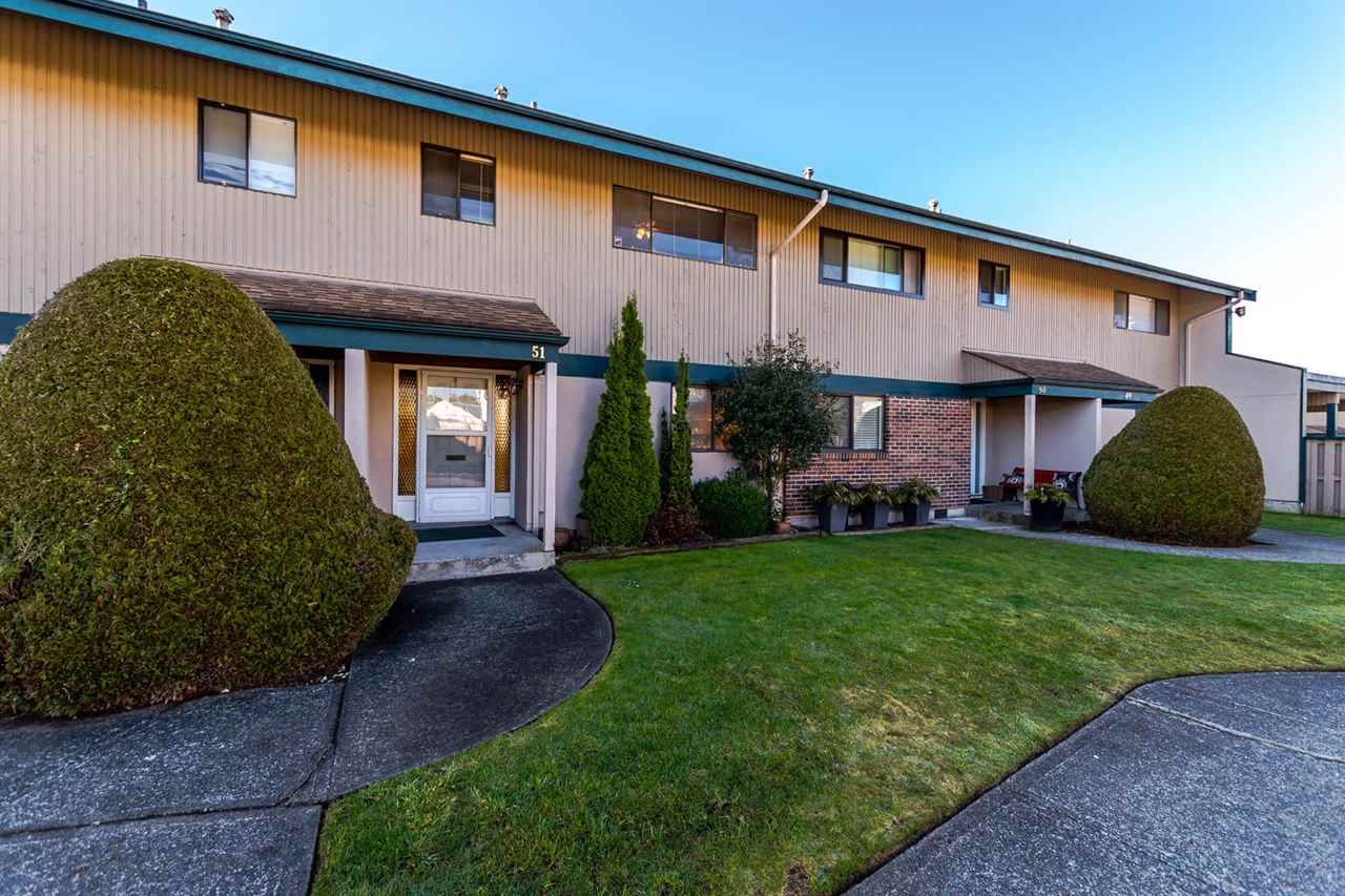 Main Photo: 51 5850 177B Street in Surrey: Cloverdale BC Townhouse for sale in "Dogwood Gardens" (Cloverdale)  : MLS®# R2247480