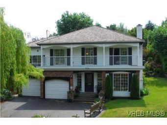 Main Photo: 2559 Killarney Rd in VICTORIA: SE Cadboro Bay House for sale (Saanich East)  : MLS®# 506250