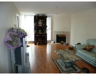 Photo 2: 304 7700 GILBERT Road in Richmond: Brighouse South Condo for sale : MLS®# V703819