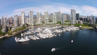 Photo 2: 39 1088 MARINASIDE Crescent in Vancouver: Yaletown Condo for sale in "QUAYSIDE MARINA" (Vancouver West)  : MLS®# R2449993