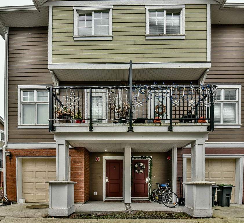 Main Photo: 3 1135 EWEN Avenue in New Westminster: Queensborough Townhouse for sale in "ENGLISH MEWS" : MLS®# R2133366