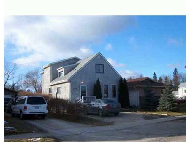 Main Photo: 334 ROBINSON Avenue in SELKIRK: City of Selkirk Residential for sale (Winnipeg area)  : MLS®# 2407005