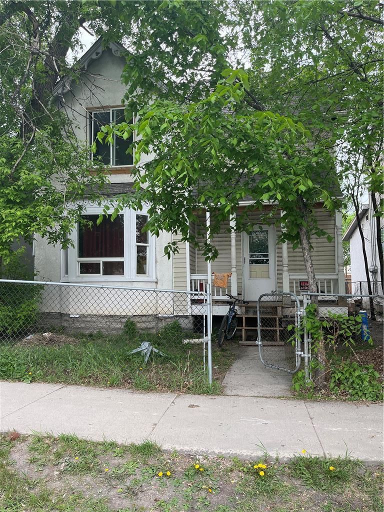 Main Photo: 379 Redwood Avenue in Winnipeg: House for sale : MLS®# 202303754