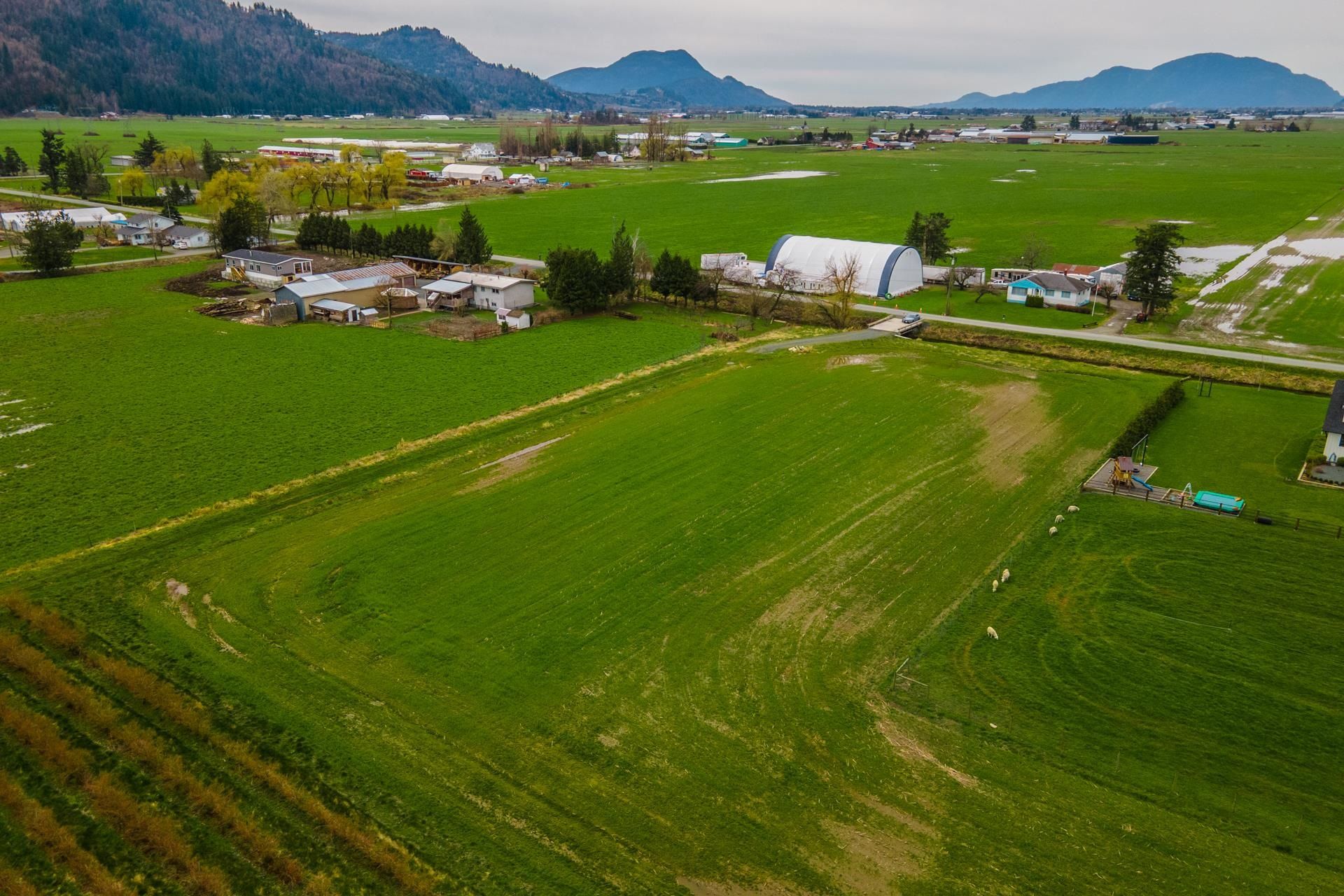 Main Photo: 8230 UPPER PRAIRIE Road in Chilliwack: West Chilliwack Agri-Business for sale : MLS®# C8049964