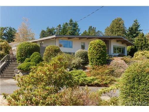 Main Photo: 2351 Arbutus Rd in VICTORIA: SE Arbutus House for sale (Saanich East)  : MLS®# 714488