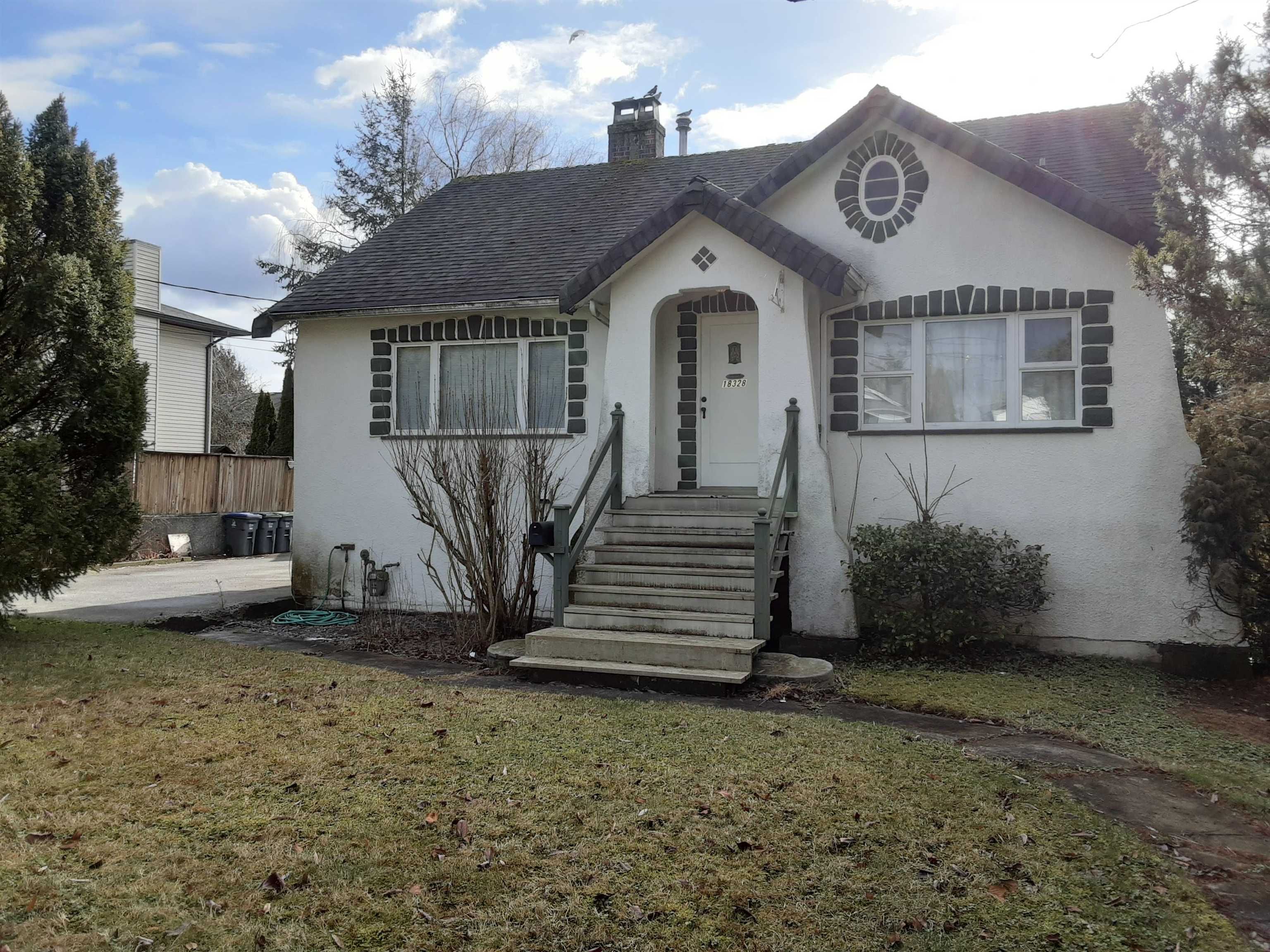 Main Photo: 18328 60TH Avenue in Surrey: Cloverdale BC House for sale (Cloverdale)  : MLS®# R2752946