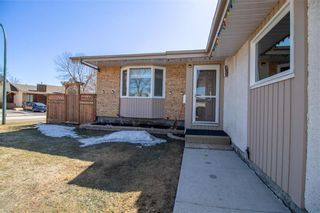 Photo 3: 73 Skowron Crescent in Winnipeg: Kildonan Estates Residential for sale (3J)  : MLS®# 202209275