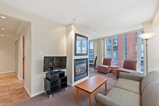 Photo 3: 803 910 BEACH Avenue in Vancouver: Yaletown Condo for sale in "The Meridian" (Vancouver West)  : MLS®# R2641855