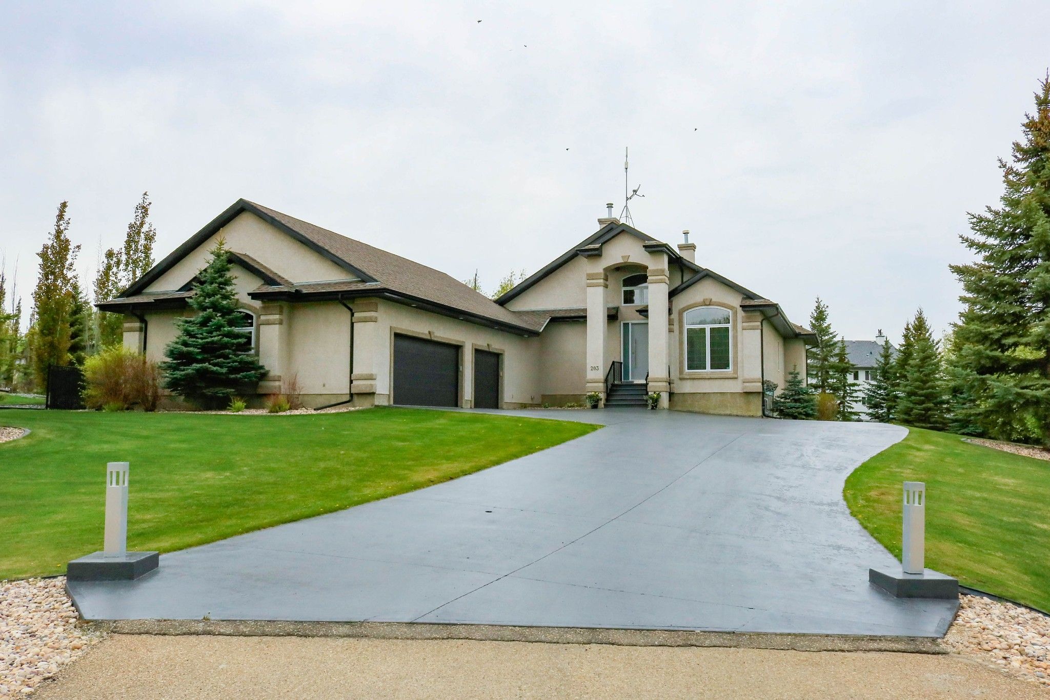 Main Photo: 203-53302 RG RD 261 in Rural Parkland County: House for sale : MLS®# E4296570