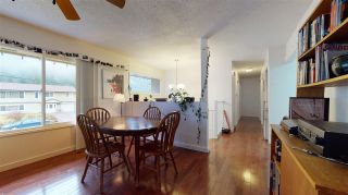 Photo 2: 38291 HEMLOCK Avenue in Squamish: Valleycliffe House for sale : MLS®# R2529072
