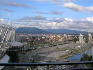 Photo 2: 3101 33 SMITHE Street in Vancouver: False Creek North Condo for sale (Vancouver West)  : MLS®# V876423