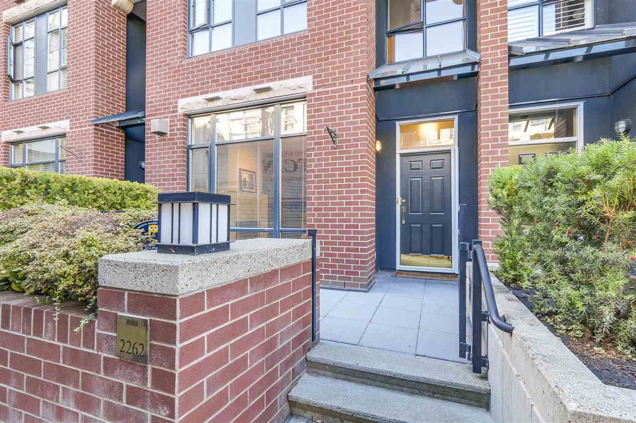 Main Photo: 2262 REDBUD Lane in Vancouver: Kitsilano Townhouse for sale in "ANSONIA" (Vancouver West)  : MLS®# R2109336