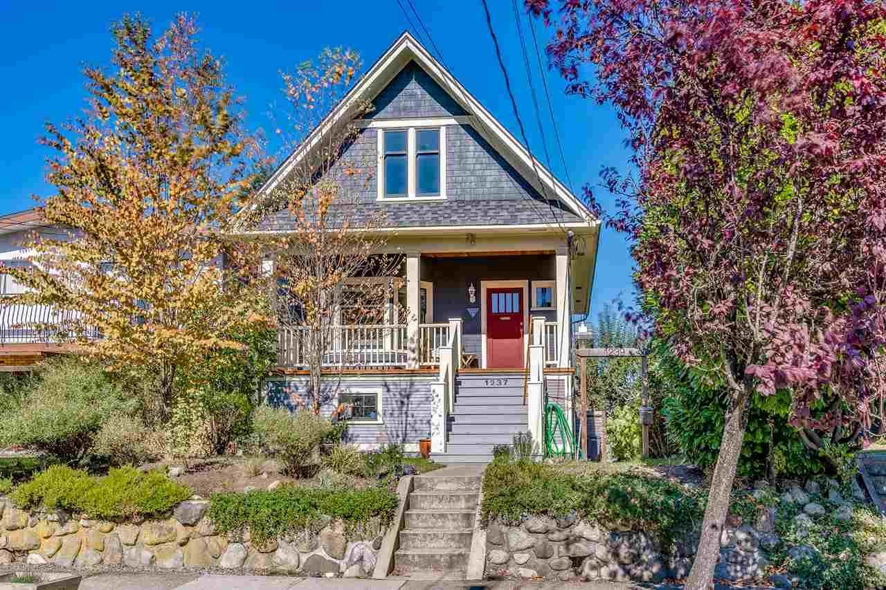 Main Photo: 1237 E 14TH Avenue in Vancouver: Mount Pleasant VE House for sale in "MOUNT PLEASANT" (Vancouver East)  : MLS®# R2211831