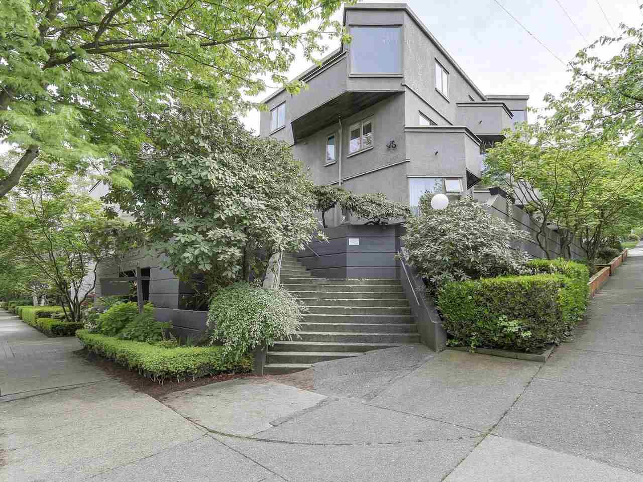 Main Photo: 58 870 W 7TH Avenue in Vancouver: Fairview VW Townhouse for sale in "Laurel Court" (Vancouver West)  : MLS®# R2169394