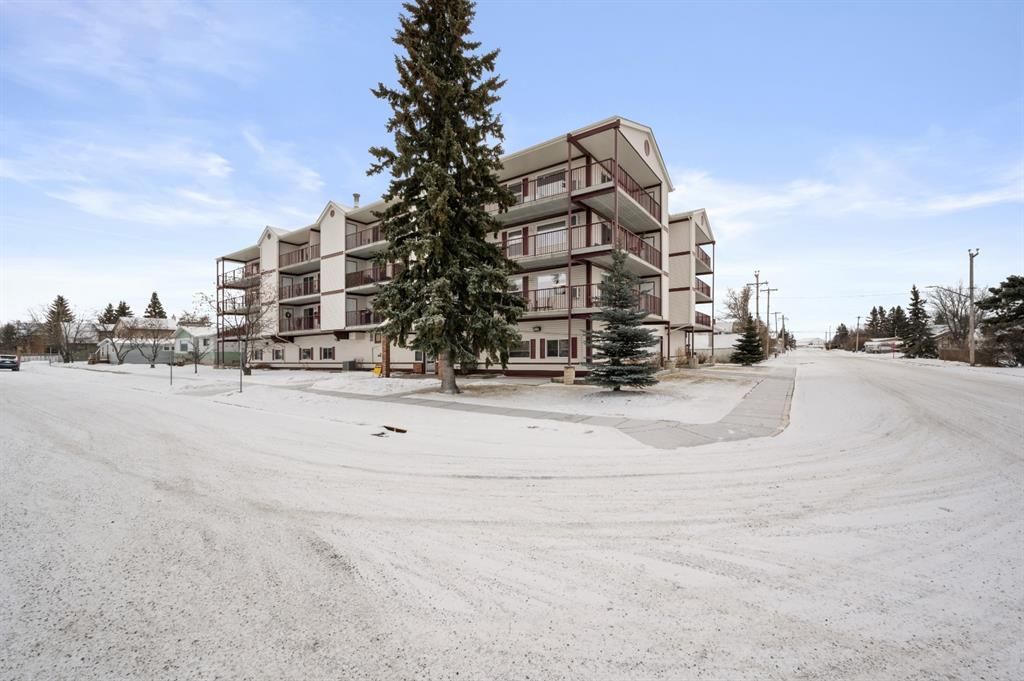 Main Photo: 207 5133 49 Street: Olds Apartment for sale : MLS®# A1177007