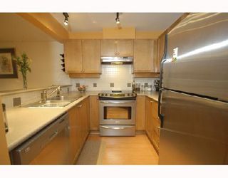 Photo 2: 10 2375 W BROADWAY BB in Vancouver: Kitsilano Townhouse for sale in "TALIESIN" (Vancouver West)  : MLS®# V725573
