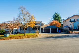 Photo 1: 3768 HARWOOD Crescent in Abbotsford: Central Abbotsford House for sale : MLS®# R2833388
