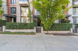 Photo 1: 918 HOMER Street in Vancouver: Yaletown Townhouse for sale in "Yaletown Park 1" (Vancouver West)  : MLS®# R2786078