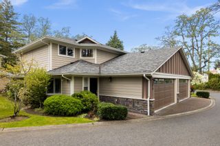 Photo 1: 10 830 Rogers Ave in Saanich: SE High Quadra Row/Townhouse for sale (Saanich East)  : MLS®# 961226