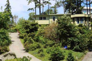 Photo 1: 5910 SUNSHINE COAST Highway in Sechelt: Sechelt District House for sale in "SECHELT VILLAGE" (Sunshine Coast)  : MLS®# R2381011