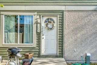Photo 1: 430 406 Blackthorn Road NE in Calgary: Thorncliffe Row/Townhouse for sale : MLS®# A1221160
