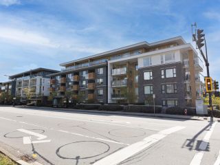 Photo 2: 320 221 E 3RD Street in North Vancouver: Lower Lonsdale Condo for sale : MLS®# R2877047