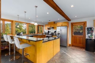Photo 14: 552 BEACHVIEW Drive in North Vancouver: Dollarton House for sale : MLS®# R2827197