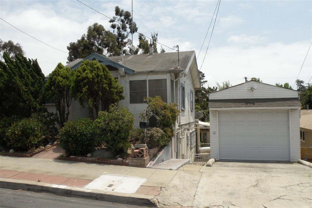 Main Photo: HILLCREST House for sale : 4 bedrooms : 1409 Brookes Ave in San Diego