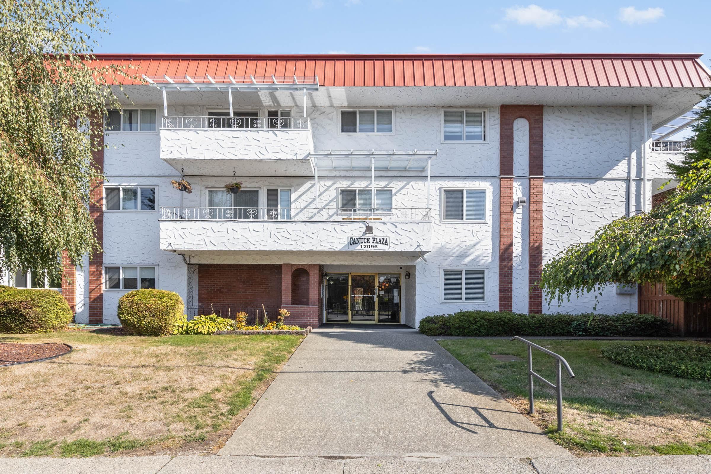 Main Photo: 311 12096 222 Street in Maple Ridge: West Central Condo for sale in "Canuck Plaza" : MLS®# R2818568