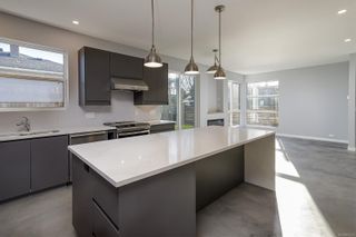 Photo 9: 1708 Coronation Ave in Victoria: Vi Jubilee Half Duplex for sale : MLS®# 891232